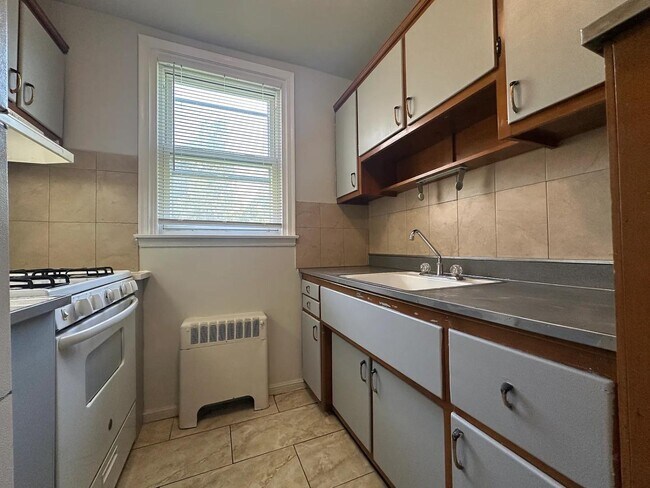 Foto del edificio - 6536 Crescentville Rd