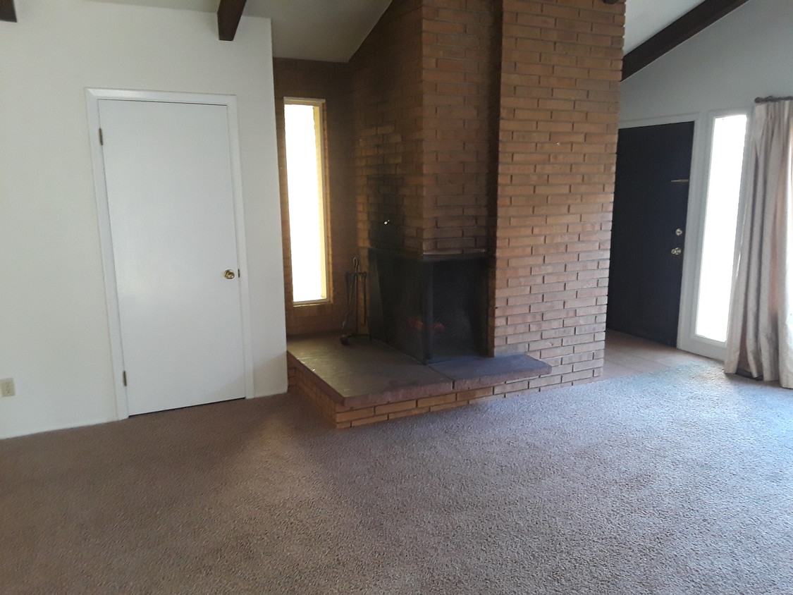 Primary Photo - 499 Harvard Ln