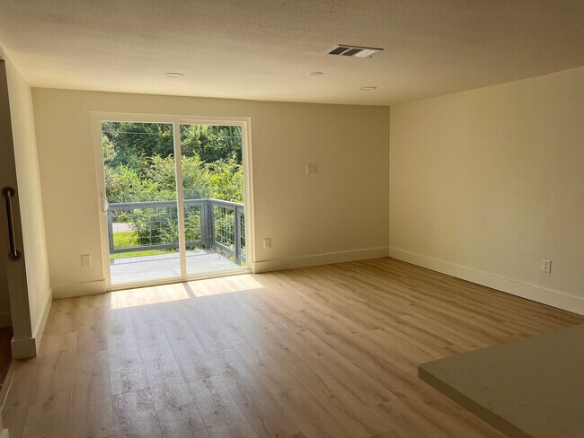 Building Photo - 37 Almond Dr