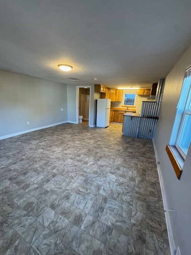 Building Photo - NW Bend Cottage! 1 pet considered!