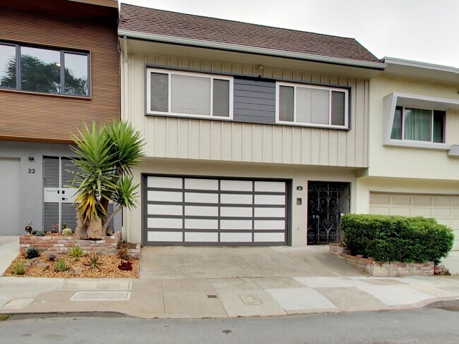 Foto del edificio - 4BR Home with Jaw-Dropping Views, Garage, ...