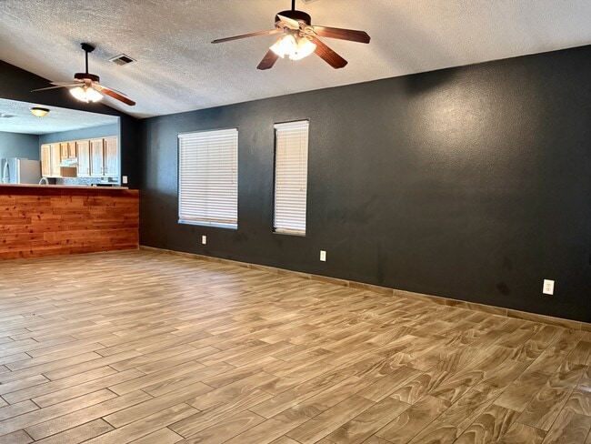 Building Photo - 3617 Cameo Dr
