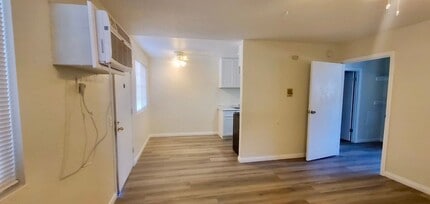 Building Photo - 15865 Vanowen St
