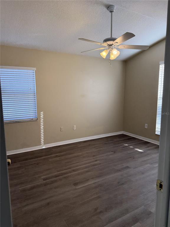 Foto del edificio - 1921 Tinker Dr