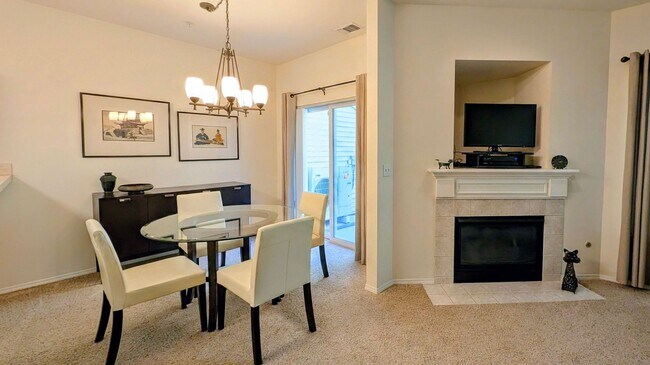 Foto del edificio - Bothell / Woodinville 2 Bedroom Townhome with Den and AIR-CONDITIONING