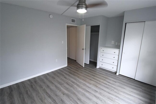 Building Photo - 1860 Phillippi Shores Dr