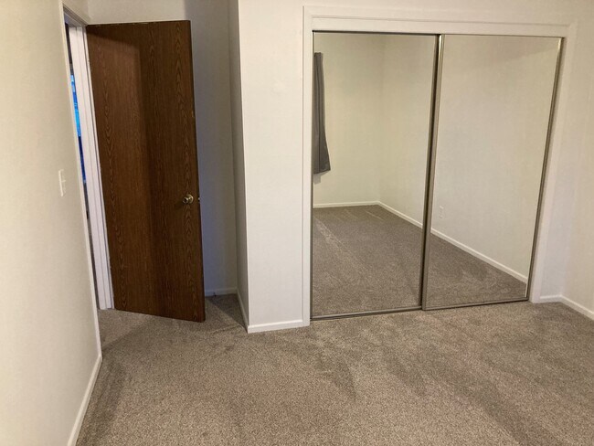 Foto del edificio - 2071 NW Hickory Ln