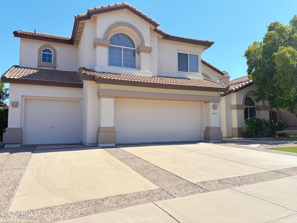 Primary Photo - 3213 E Desert Flower Ln