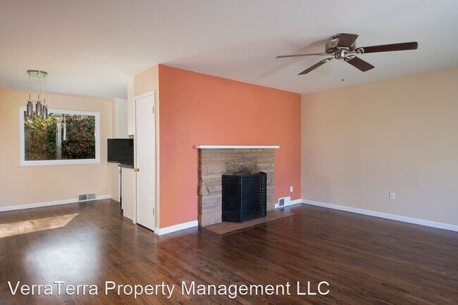 Building Photo - 3 br, 1 bath House - 8106 39th Ave SW