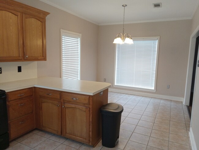 Dining area - 18404 White Oak Dr