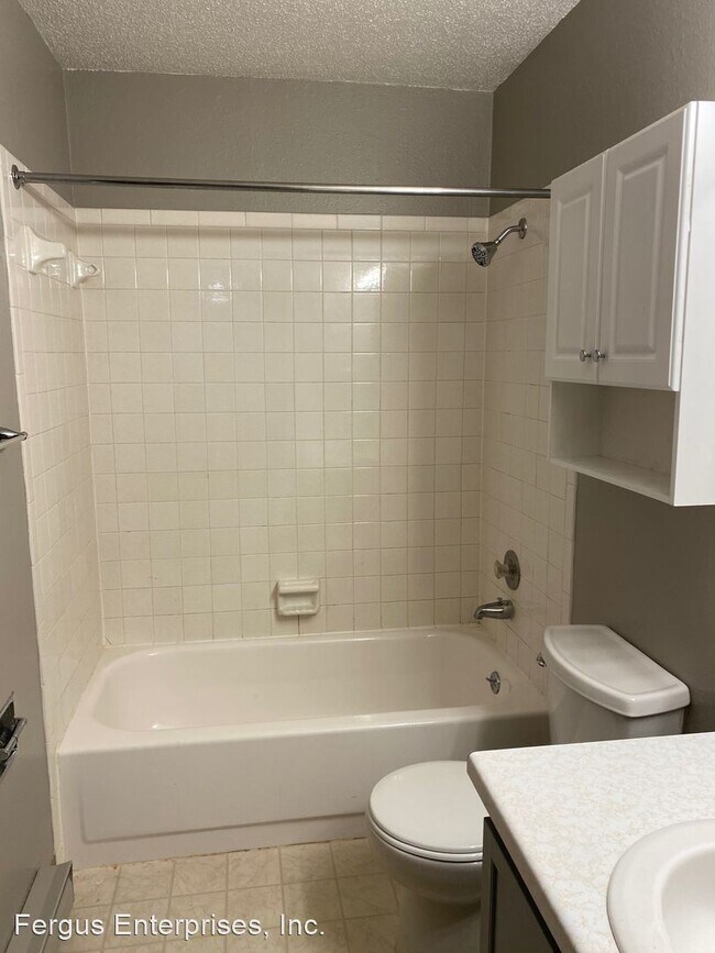 Building Photo - 825 E Cavour Ave