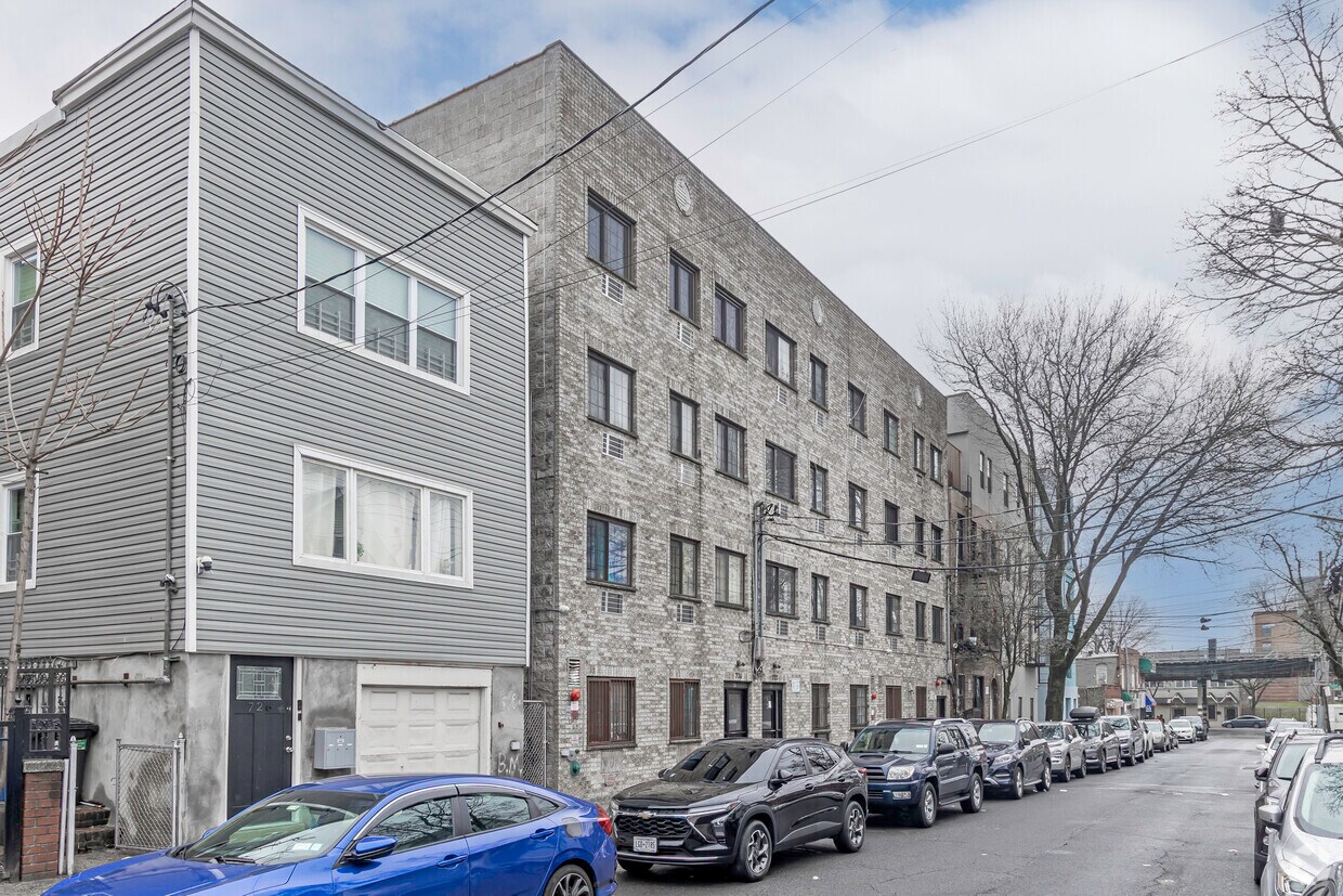 Primary Photo - 720-724 E 217th