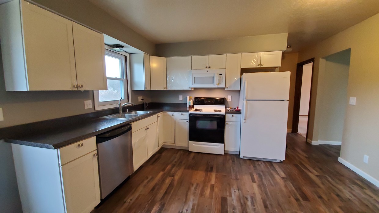 Kitchen Profile - 3083 Pickle Rd