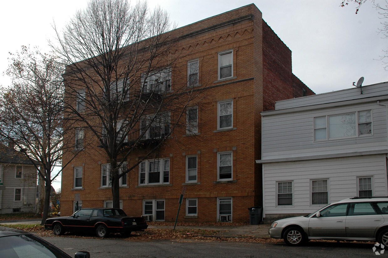 Foto del edificio - 82 Brinkerhoff St
