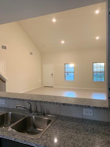 Building Photo - 1008 Emerald Dr