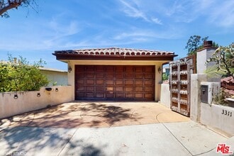 Building Photo - 3311 Deronda Dr
