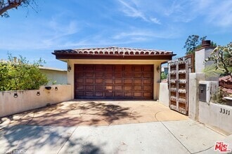 Building Photo - 3311 Deronda Dr