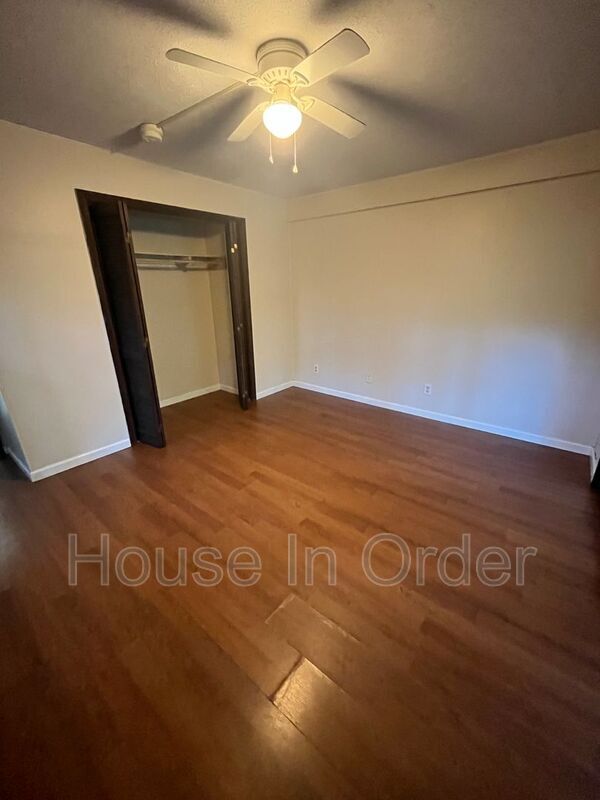 Foto del edificio - 1160 W Blue Ridge Rd