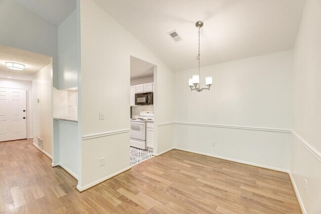 Building Photo - 529 Warm Springs Cir