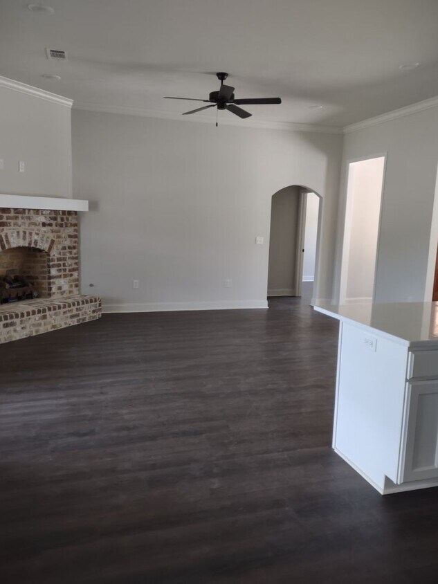 Primary Photo - MOVE IN SPECIAL!**** 1/2 OF 1ST MONTH RENT...