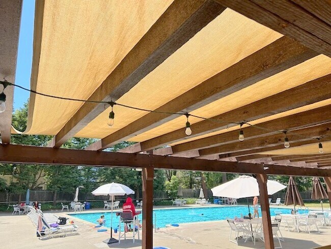 Building Photo - Del Prado Ranch Home!
