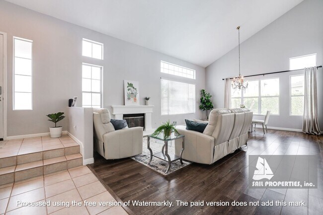 Building Photo - Gorgeous and Elegant home in downtown Huntington Beach!
