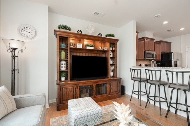 Building Photo - 3021 Honeylocust Ln