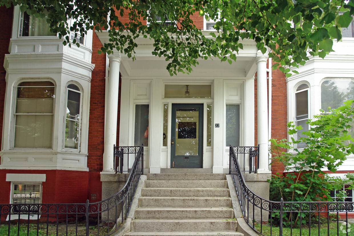 Building Photo - 22 Carleton St