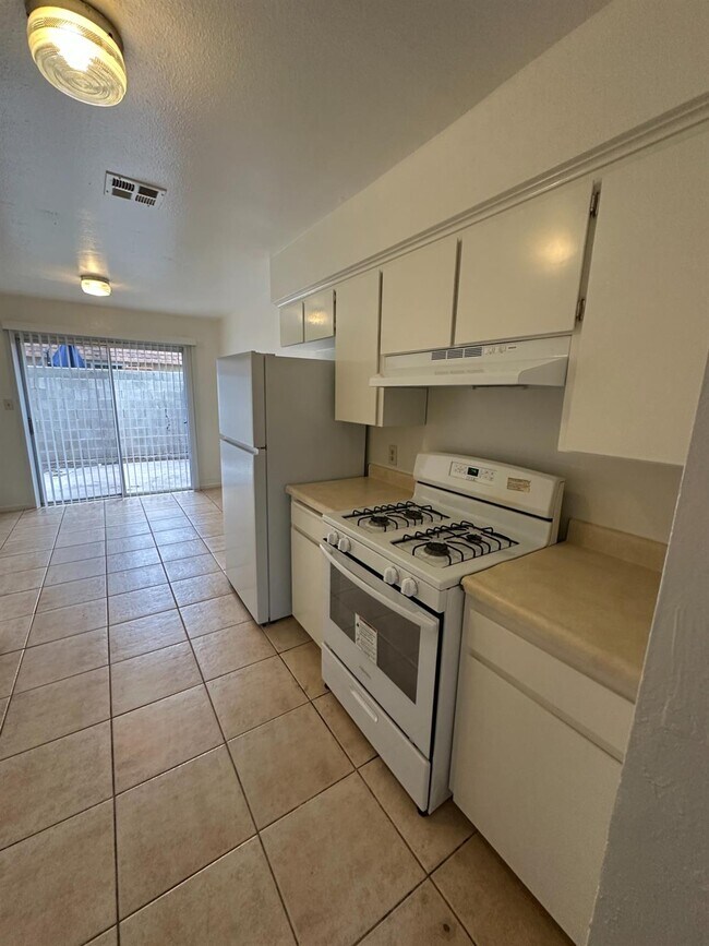 Foto del edificio - 471 Minnewawa Ave