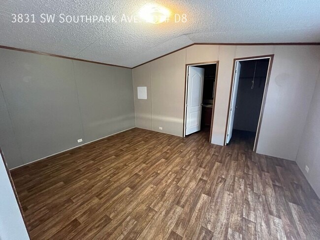 Building Photo - 3831 SW South Park Ave