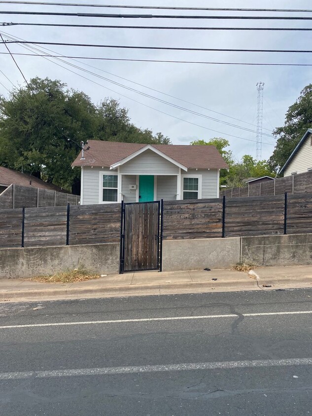 Primary Photo - Beautiful East Austin Bungalow