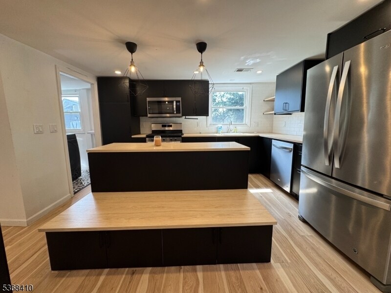 Foto principal - 561 E Passaic Ave