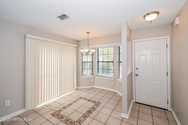 Foto del edificio - 5123 Somerton Ct
