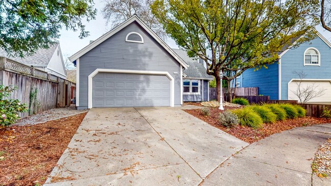 Building Photo - Beautiful Three Bedroom Single Story Home