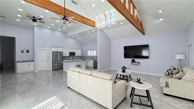 Foto del edificio - 30 Lilac Ave