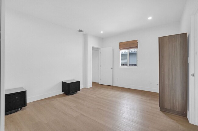 Foto del edificio - 19 NE 48th St