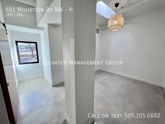 Foto del edificio - 601 Mountain Rd NW