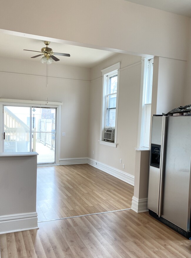 Foto del edificio - 1634 W Addison St