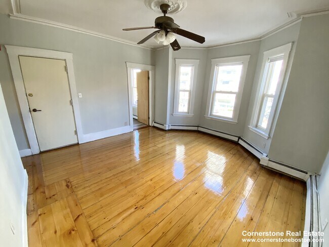 Foto del edificio - 1562 Tremont St