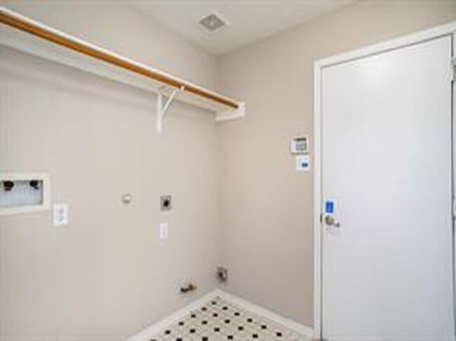 Building Photo - 12115 Country Orchard Ln