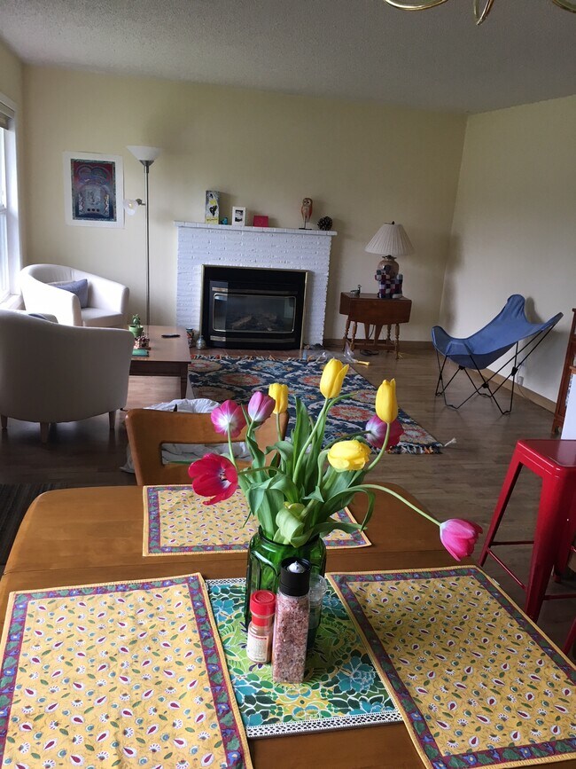 Living room/dining area - 323 NE 7th St