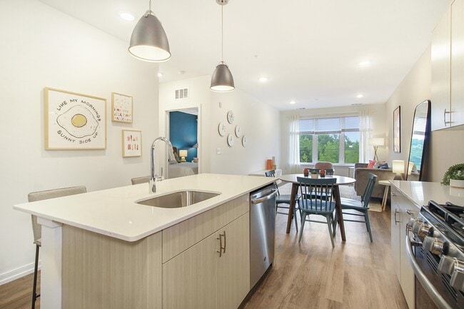 Interior Photo - Bay 151