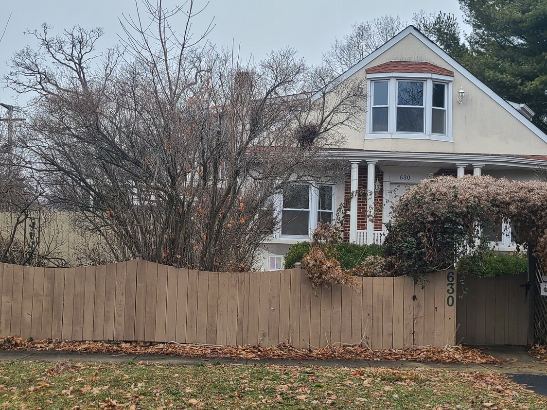 Building Photo - 630 Whitney Ave