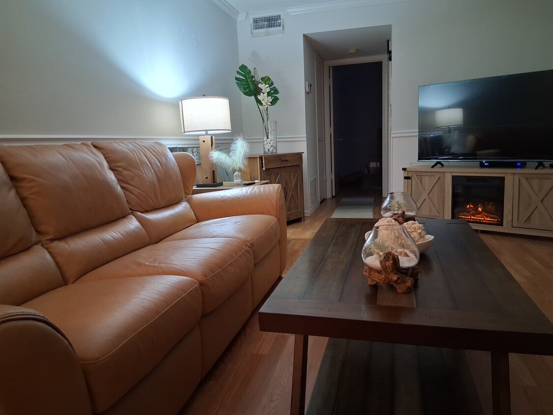 Primary Photo - 7 Vista Gardens Trl