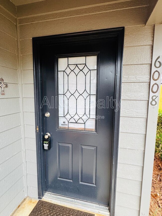 Foto del edificio - 6008 Woodrun Ct