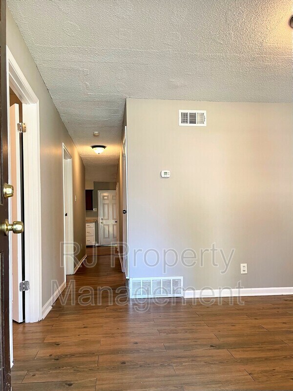Building Photo - 1008 S Willett St
