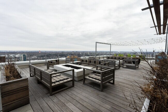 Photo du bâtiment - 9377-9111 111 St NW