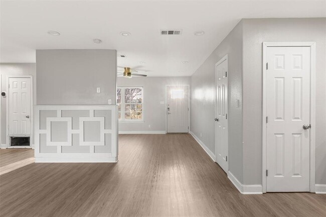 Building Photo - 2308 Devonshire Dr