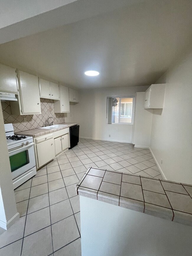 Foto del edificio - Super Clean & Nicely Renovated 2BR/1Bath in San Clemente - Walk to the Beach!