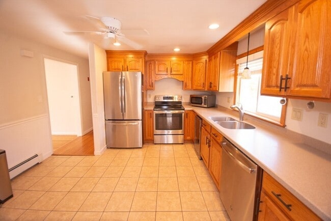 Building Photo - 29 Rainbow Ave